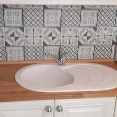 30 M2 Refait A Neuf Idealement Situe Centre Et Appartement *