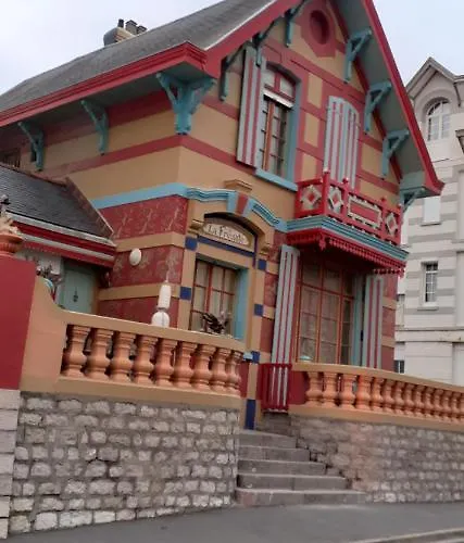 Apartment 30 M2 Refait A Neuf Idealement Situe Centre Et *