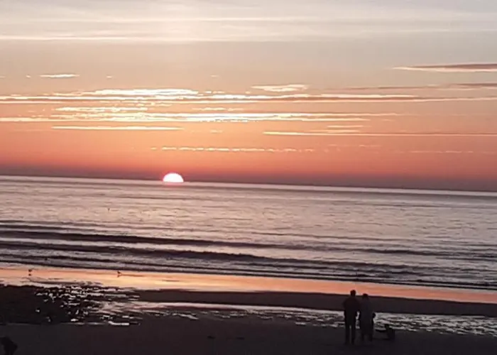 30 M2 Refait A Neuf Idealement Situe Centre Et *