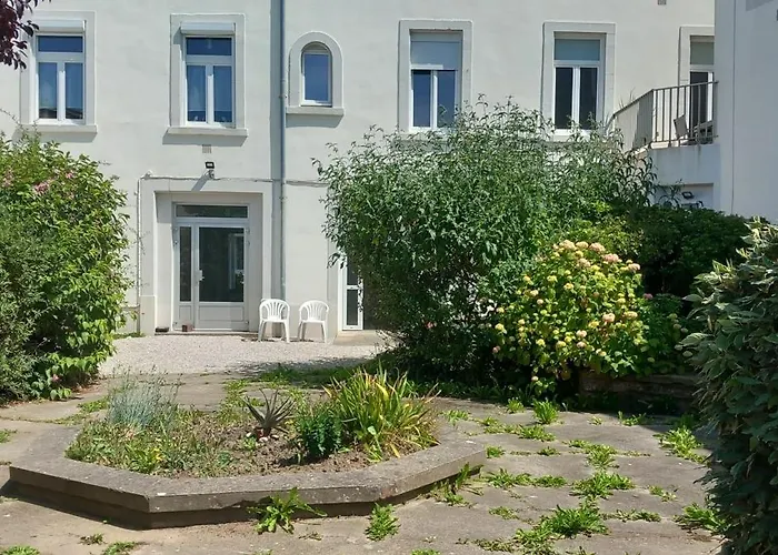 Apartment 30 M2 Refait A Neuf Idealement Situe Centre Et